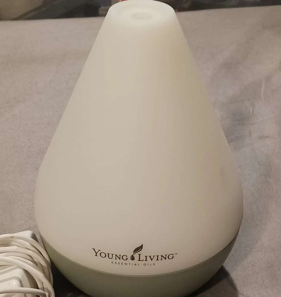 YOUNG LIVING DEW DROP OIL DIFFUSER